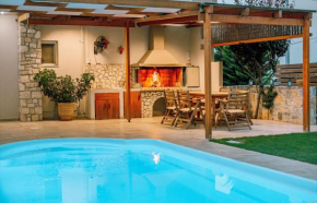 Villa Maria with heated pool, next to the beach
